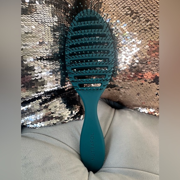 Nutrafol Vented Hair Brush - Picture 1 of 3